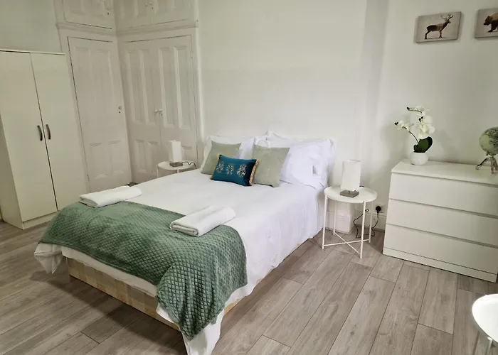 Spacious 4 Bedrooms Apartment For 10 Near Marble Arch